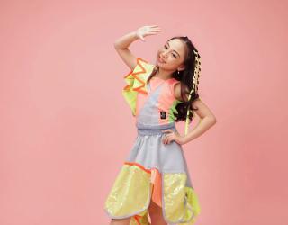 Etenia Croft Motivasi Anak-anak Indonesia Lewat Lagu "Semua Rasa"