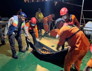 Kapal Kayu Bawa TKI Tenggelam Dihantam Ombak, 6 Orang Selamat, 2 Hilang dan 1 Tewas