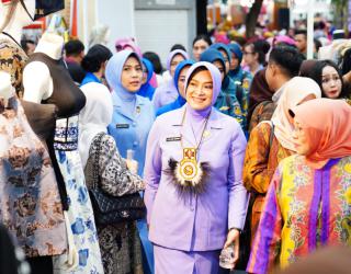 Ketua Umum Dharma Pertiwi Hadiri Bazar Bhayangkari 2024