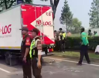 Kecelakaan di BSD Libatkan Dua SUV, Truck dan Motor Dinas TNI