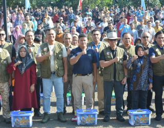 Panglima TNI Bagikan Ratusan Paket Sembako dan Tanam Pohon di PMPP TNI