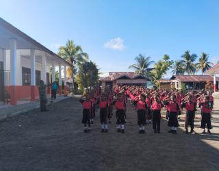TNI Satgas TMMD Beri Pelatihan Disiplin kepada Siswa SD di Raja Ampat