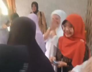 Paslon Raden Dewi-Iing Andri Dilaporkan ke Bawaslu Pandeglang Terkait Politik Uang