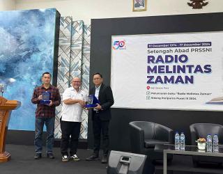 Mengabadikan Sejarah: Buku 'Radio Melintas Zaman' Menandai 50 Tahun PRSSNI