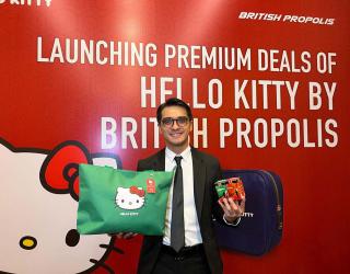 Ricky Harun Bagi-bagi Tas British Propolis Edisi Hello Kitty, Sstt...Terbatas Lho!