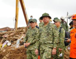 Panglima TNI Pantau Langsung Pencarian Korban Longsor Cisarua