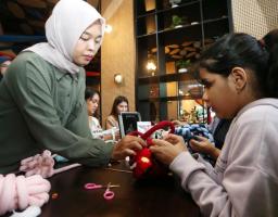 Saat Ngabuburit Berubah Jadi Kelas Bisnis Tas Rajut di Surabaya