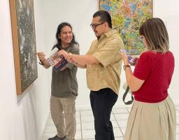 Lukisan Abstrak dan Puisi Berpadu di Pameran Seen & Unseen Jakarta