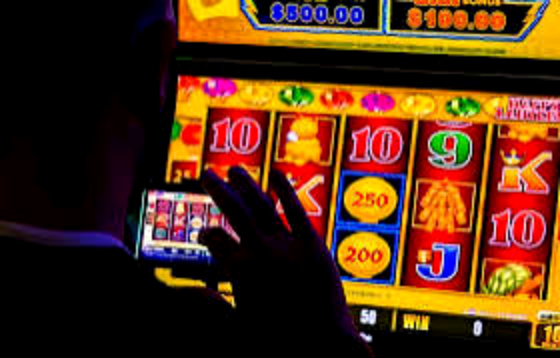 Ratusan Ribu Penerima Bansos Dicoret Terkait Aktivitas Judi Online