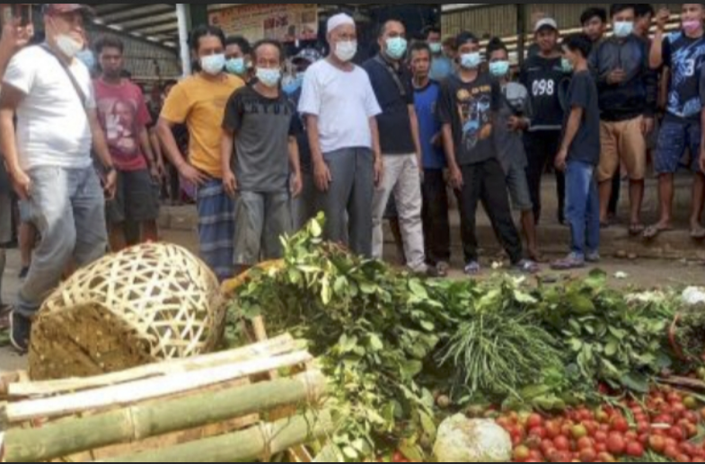 Pedagang Pasar Induk Tanah Tinggi Tangerang Ngamuk, Lempar Sayuran ke Jalan Gegara Sampah Numpuk Sepekan