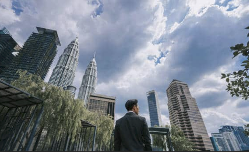 Seratus Perusahaan Terbesar Indonesia 2024: Sektor Keuangan Berjaya, Energi Tertatih-Tatih