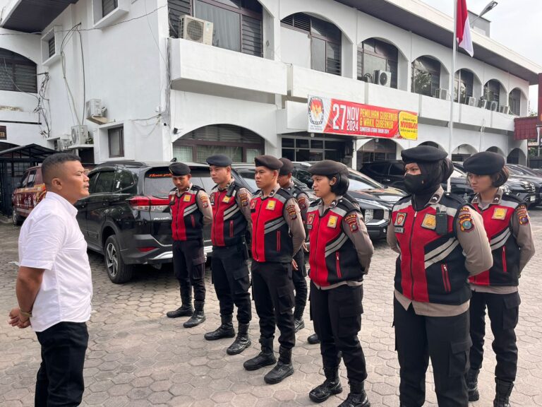Personel Poldasu Lakukan Pengamanan KPU dan Bawaslu, Pastikan Kelancaran Tahapan Pilkada