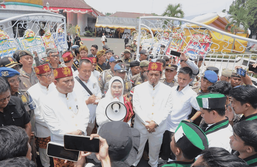 Bupati Serang Ratu Tatu Terus-Terusan Didemo Mahasiswa, Ada Apa?
