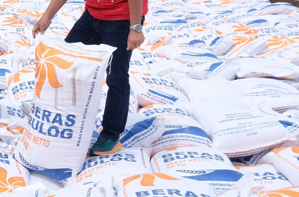 Prabowo Sidak Gudang Bulog di Magelang, Pastikan Stok Beras Aman