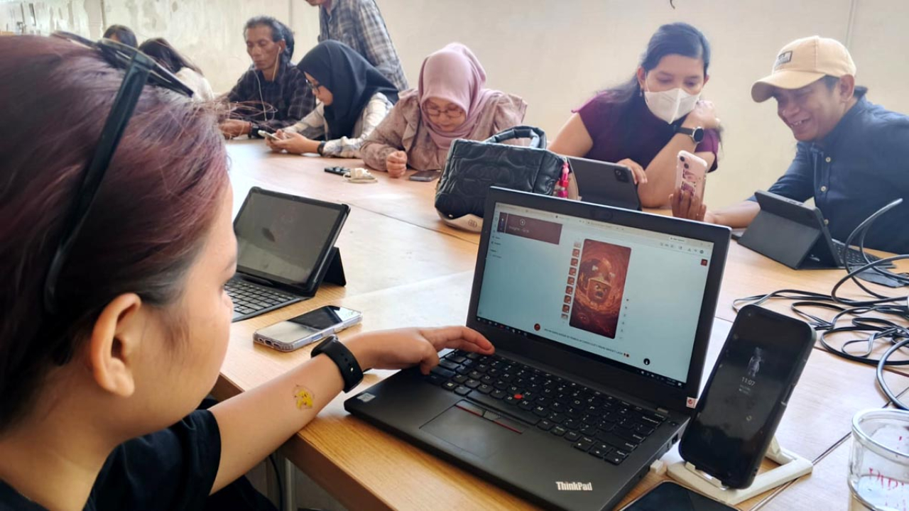 Rumah Literasi Digital Perkenalkan Produksi Konten AI di Surabaya